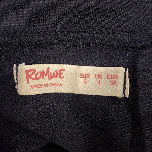 Size small ROMWE 1/4 zip pull over - Picture 2 of 2